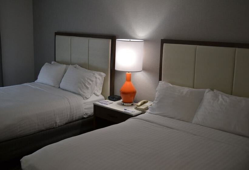 בית מלון כפרי Holiday Inn Express & Suites Kent University Area By Ihg