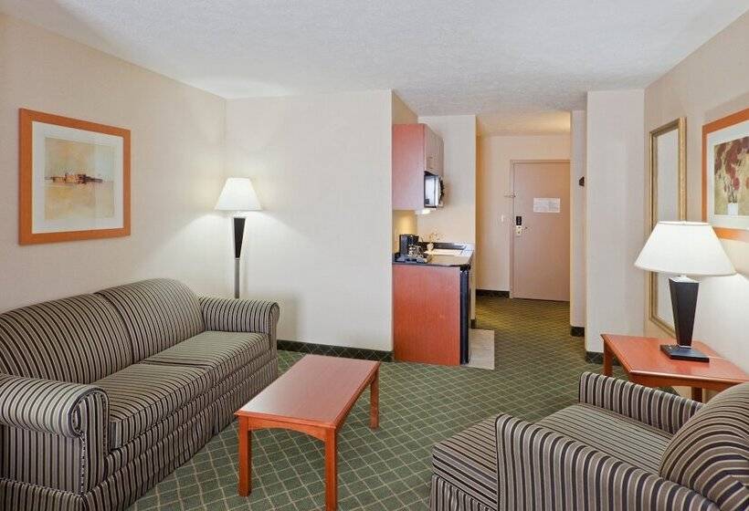 בית מלון כפרי Holiday Inn Express & Suites Kent University Area By Ihg