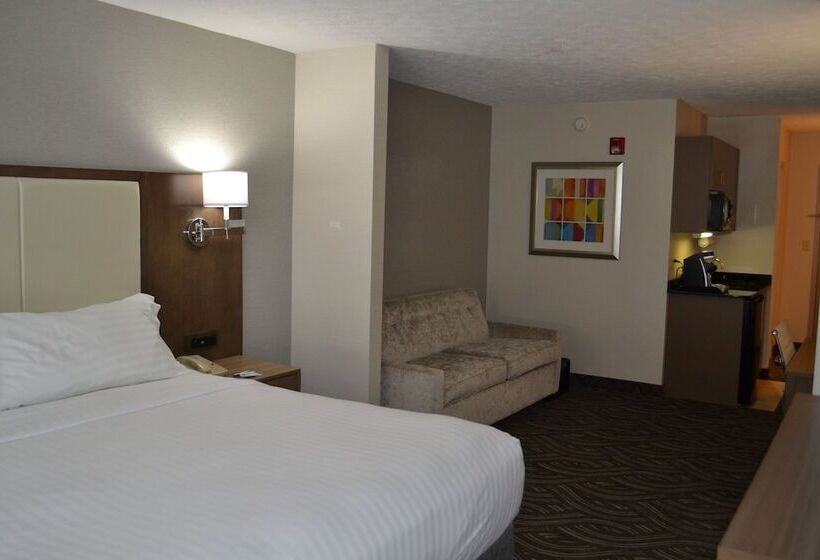 בית מלון כפרי Holiday Inn Express & Suites Kent University Area By Ihg