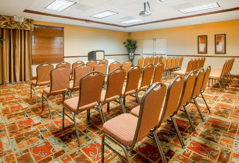 Отель Holiday Inn Express & Suites Bloomington, An Ihg