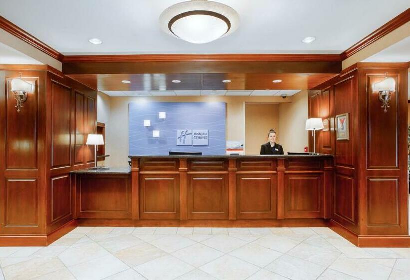 בית מלון כפרי Holiday Inn Express & Suites Bloomington, An Ihg