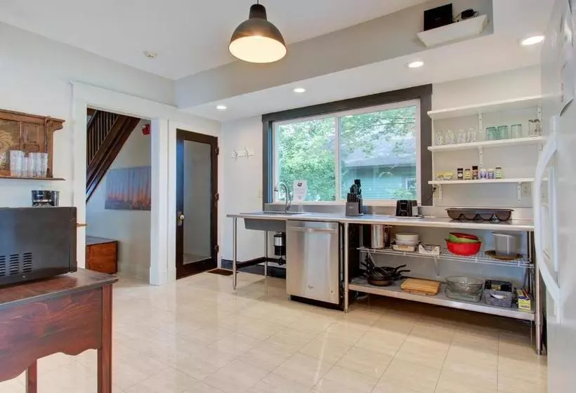 Отель Indy Hostel