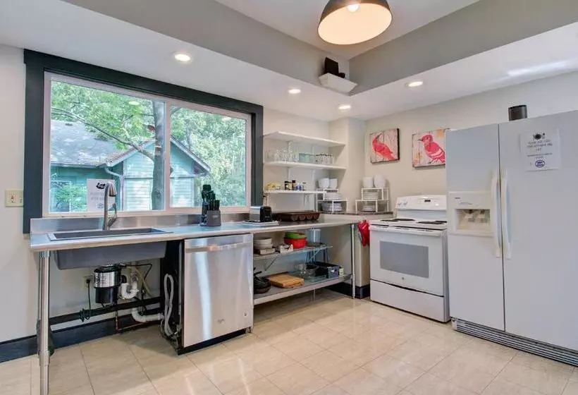 Отель Indy Hostel