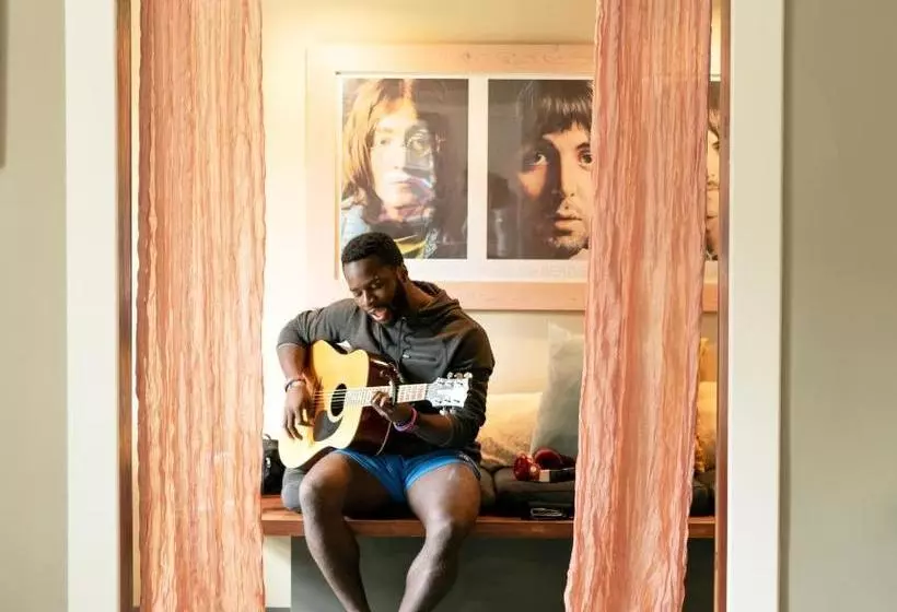 Отель Indy Hostel