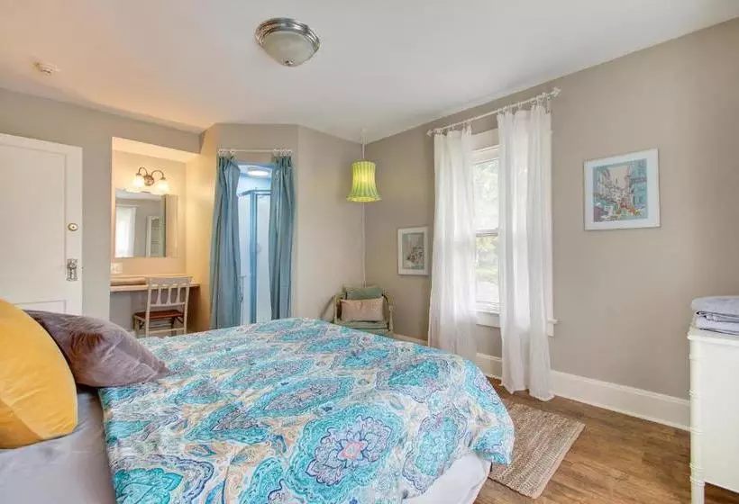 Отель Indy Hostel