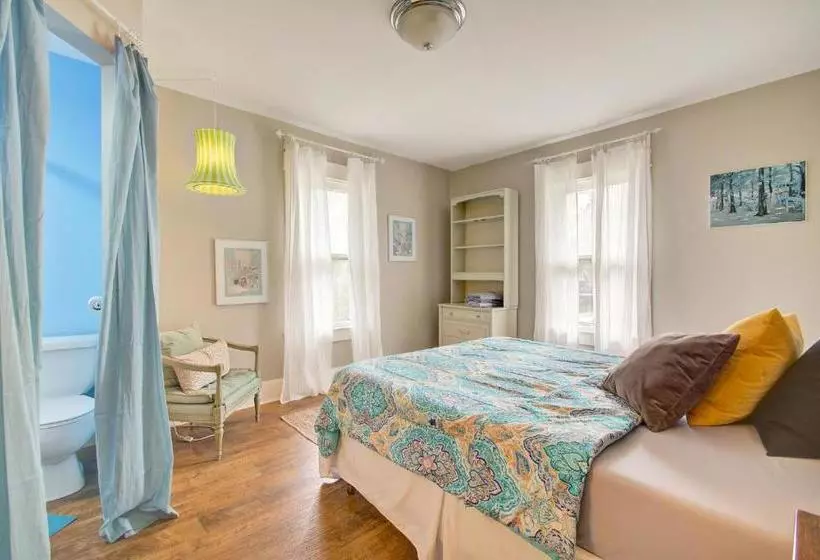 Отель Indy Hostel