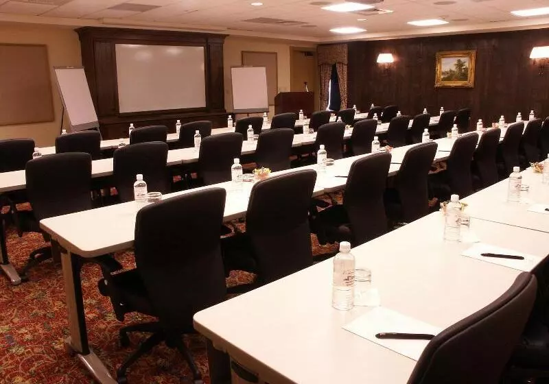 Normandy Farm Hotel & Conference Center