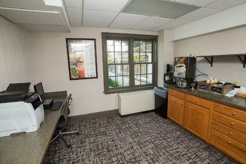 Normandy Farm Hotel & Conference Center