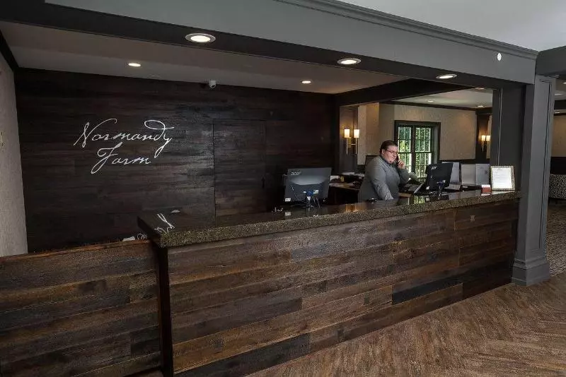 Normandy Farm Hotel & Conference Center