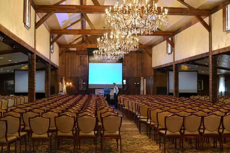 Normandy Farm Hotel & Conference Center