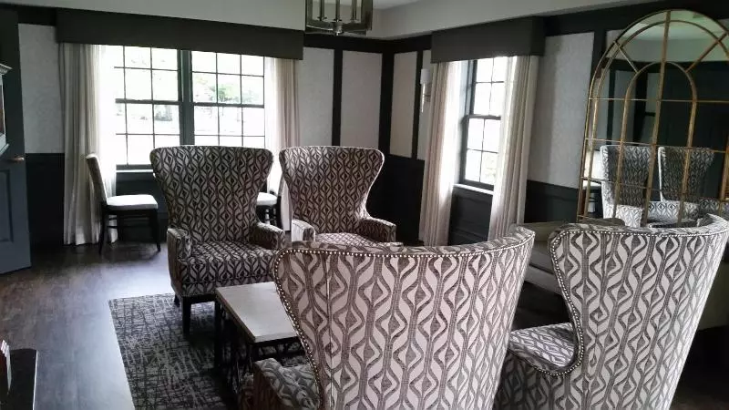 Normandy Farm Hotel & Conference Center