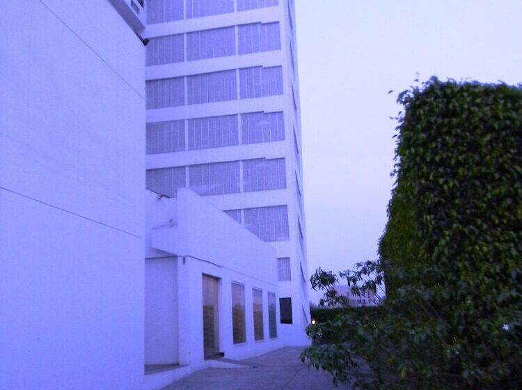 Red Fox By Lemon Tree Hotels, East Delhi