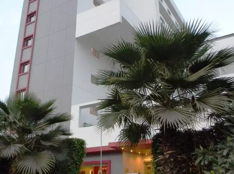 Red Fox By Lemon Tree Hotels, East Delhi