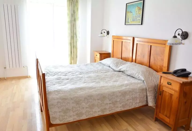 בית מלון כפרי Senator