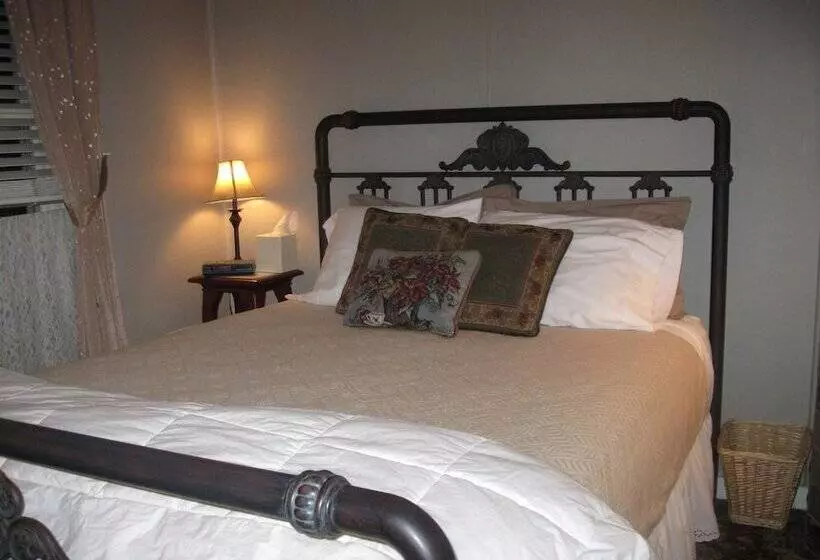 בית מלון כפרי The Forest Queen