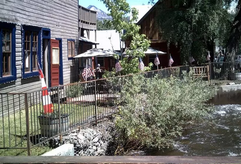 בית מלון כפרי The Forest Queen