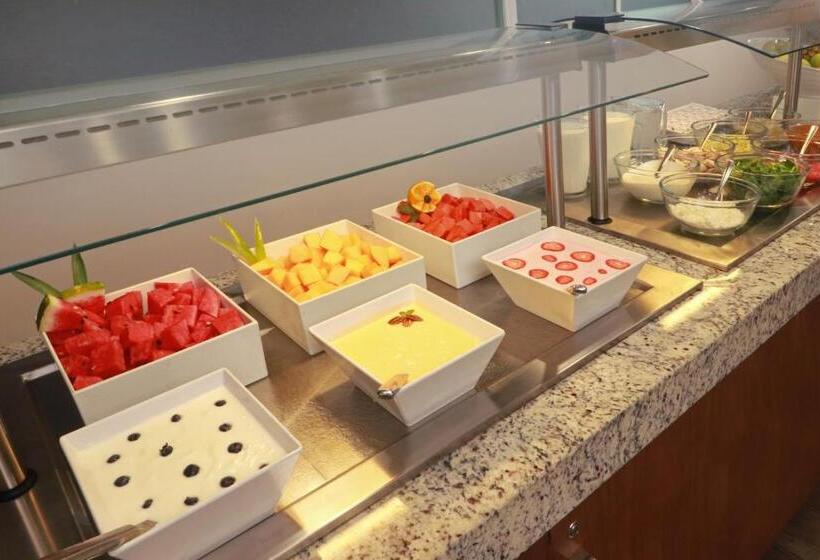 ホテル Wyndham Garden Guadalajara Acueducto