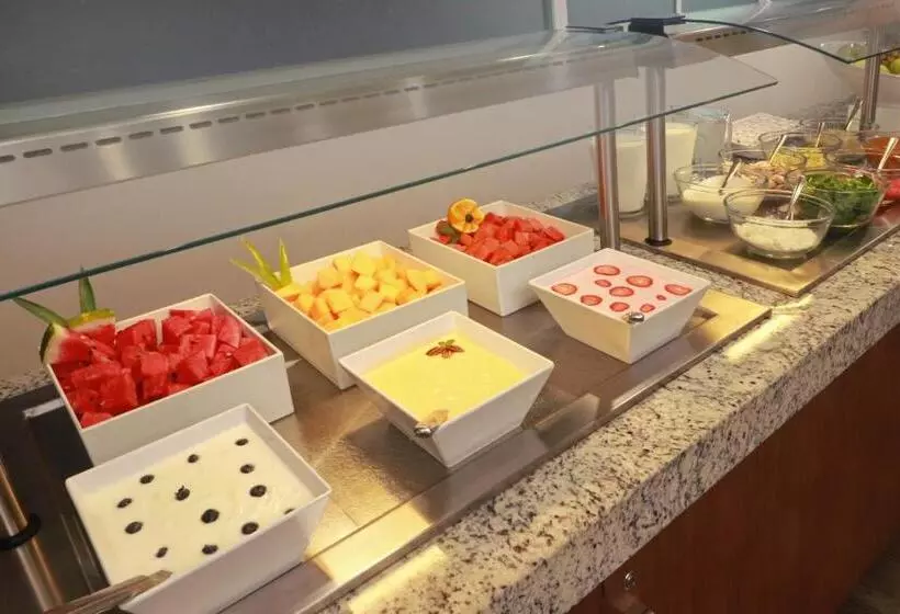 ホテル Wyndham Garden Guadalajara Acueducto