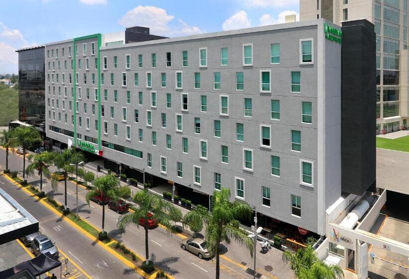 ホテル Wyndham Garden Guadalajara Acueducto