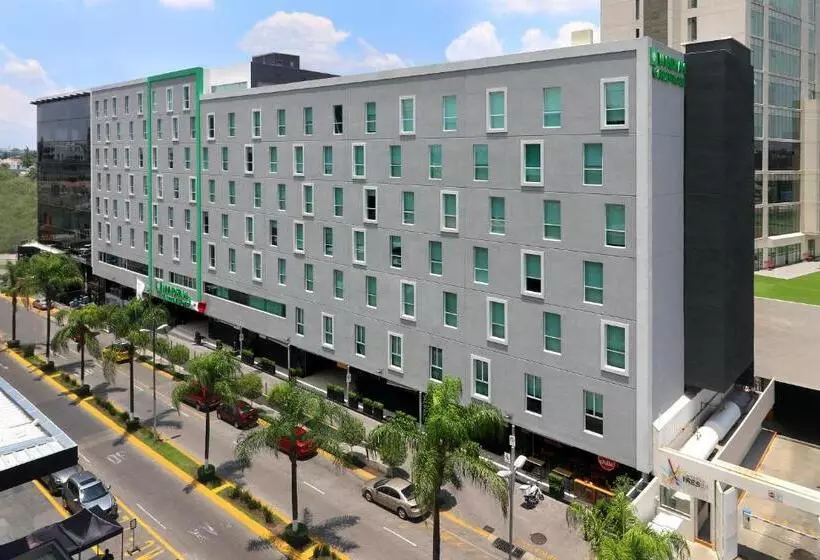 ホテル Wyndham Garden Guadalajara Acueducto