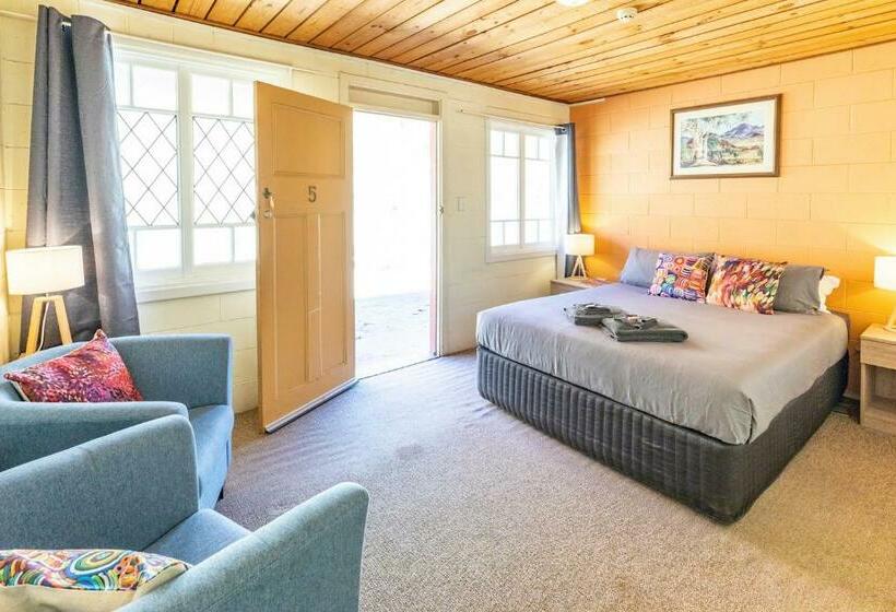 Discovery Resorts   Glen Helen