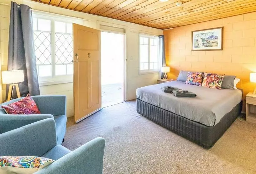 Discovery Resorts   Glen Helen