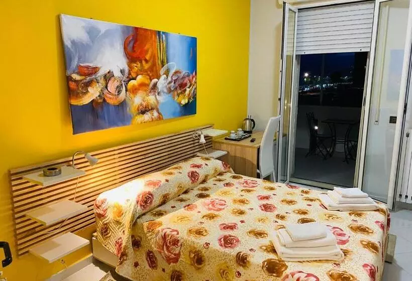 تختخواب و صبحانه B E B Le Terrazze Sul Mare