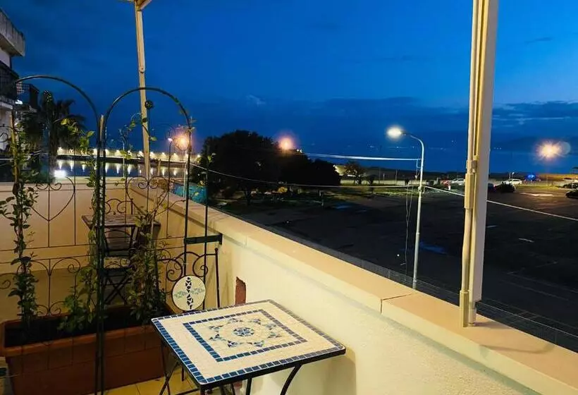 تختخواب و صبحانه B E B Le Terrazze Sul Mare