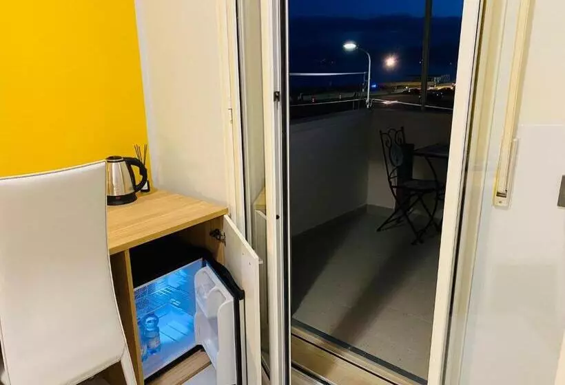 تختخواب و صبحانه B E B Le Terrazze Sul Mare