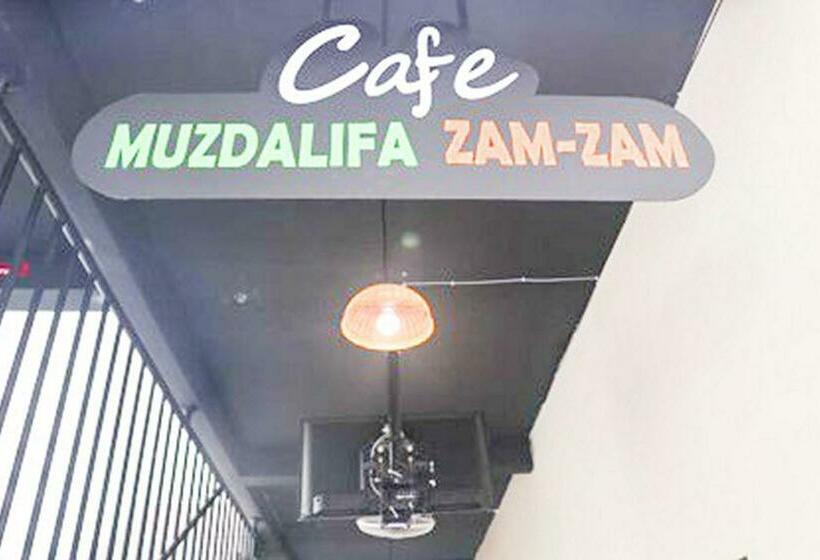 בית מלון כפרי Muzdalifa Syariah Near Alun Alun Gresik Mitra Reddoorz