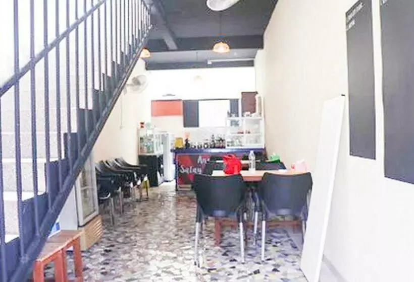 ホテル Muzdalifa Syariah Near Alun Alun Gresik Mitra Reddoorz