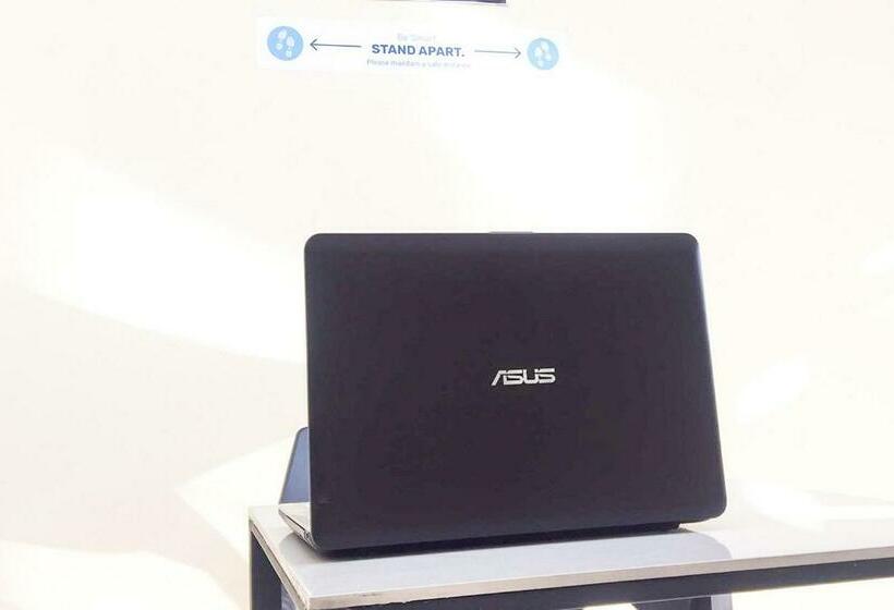 בית מלון כפרי Muzdalifa Syariah Near Alun Alun Gresik Mitra Reddoorz