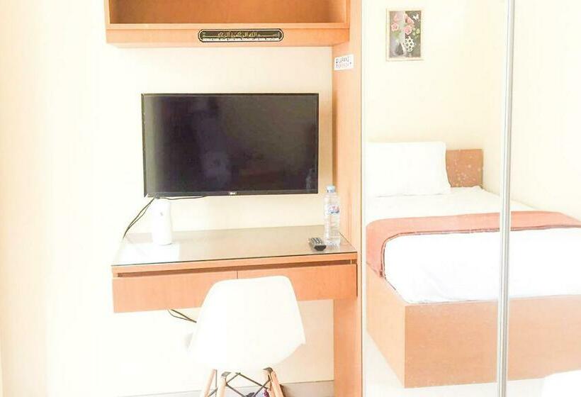 בית מלון כפרי Muzdalifa Syariah Near Alun Alun Gresik Mitra Reddoorz