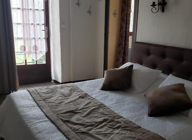 مبيت وإفطار Le Moulin D Onclaire Camping Et Chambres D Hôtes