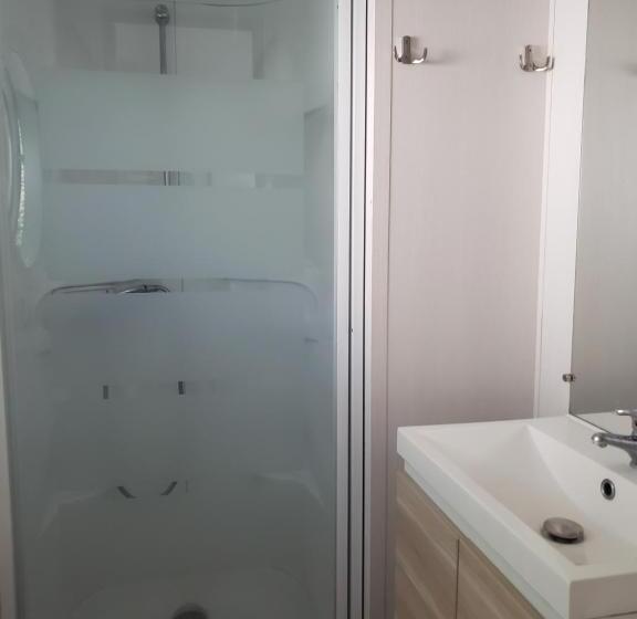 مبيت وإفطار Le Moulin D Onclaire Camping Et Chambres D Hôtes