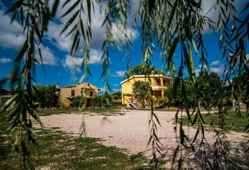 هتل Agriturismo Carrucana