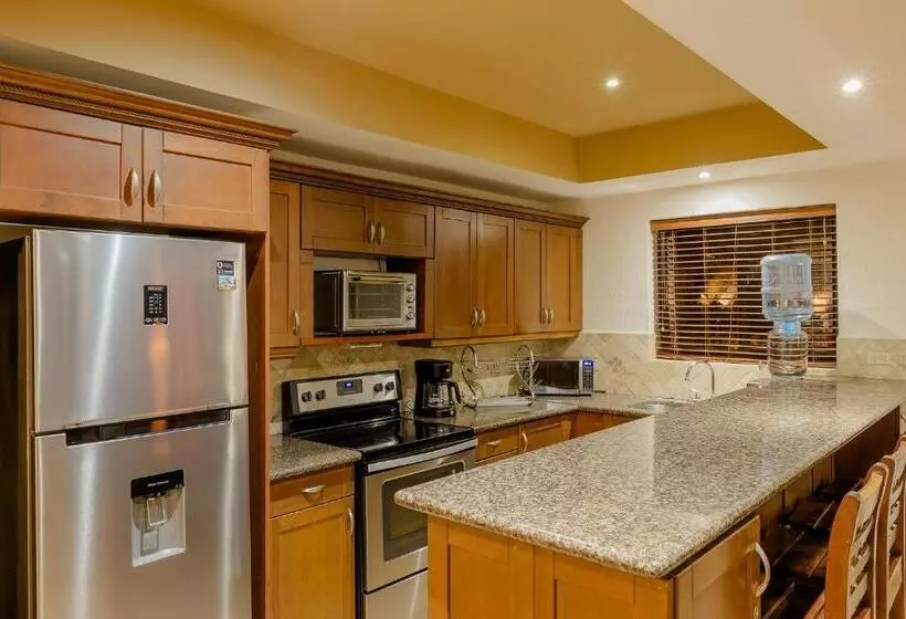 Hotelli Gran Pacifica Beach Resort & Homes