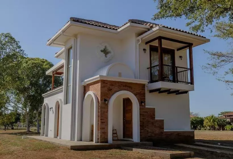 Hotelli Gran Pacifica Beach Resort & Homes