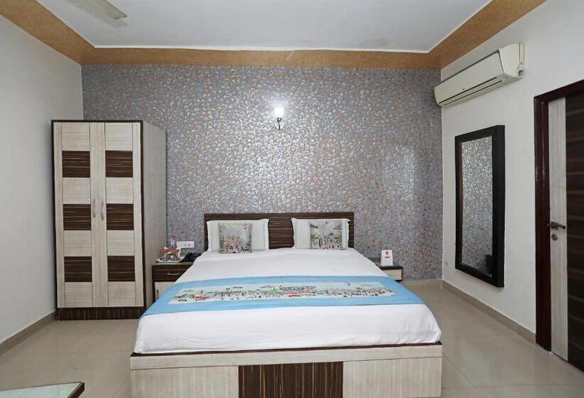 فندق Oyo 77408 S S Palace