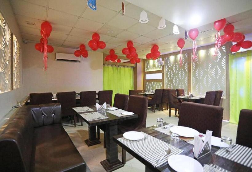 فندق Oyo 77408 S S Palace