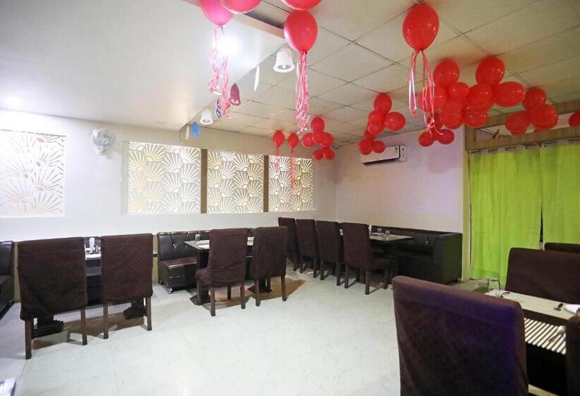 فندق Oyo 77408 S S Palace