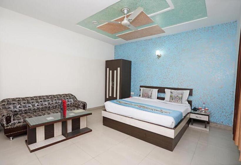 فندق Oyo 77408 S S Palace