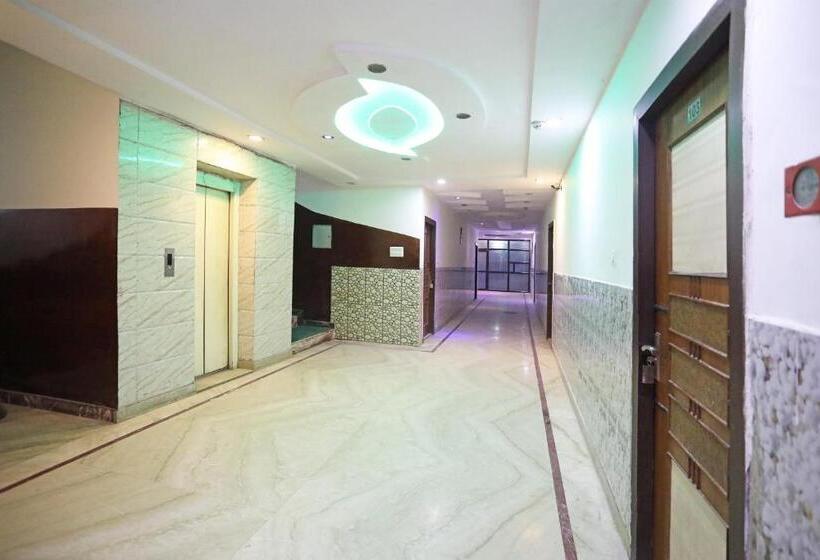 فندق Oyo 77408 S S Palace