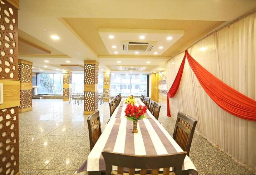 فندق Oyo 77408 S S Palace