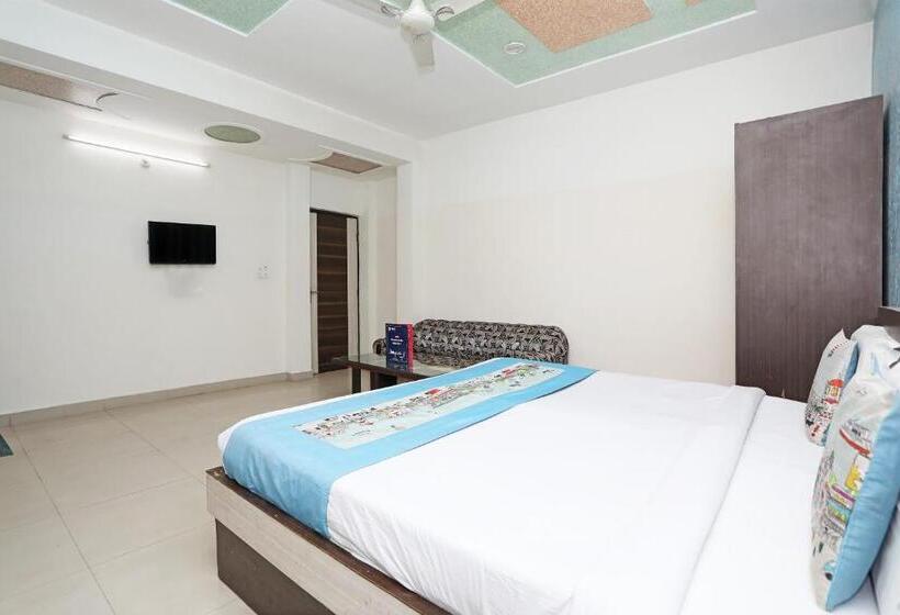 فندق Oyo 77408 S S Palace