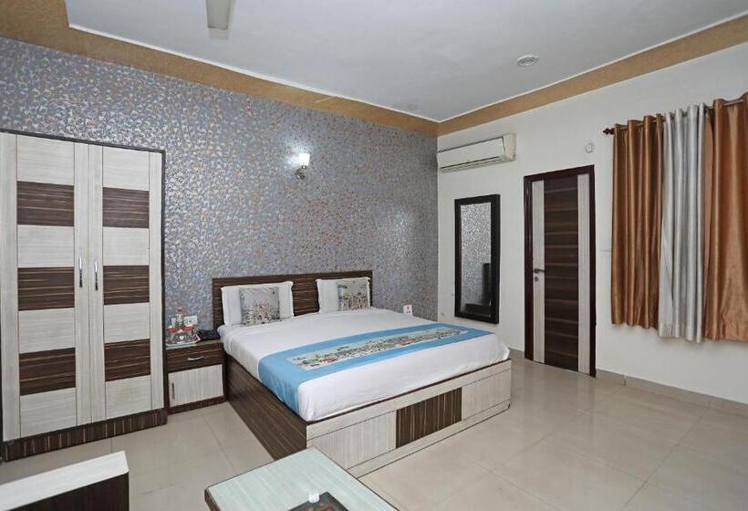 فندق Oyo 77408 S S Palace