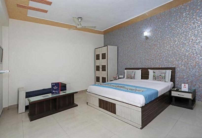 فندق Oyo 77408 S S Palace