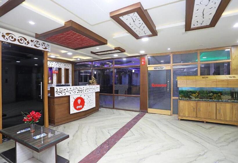 فندق Oyo 77408 S S Palace