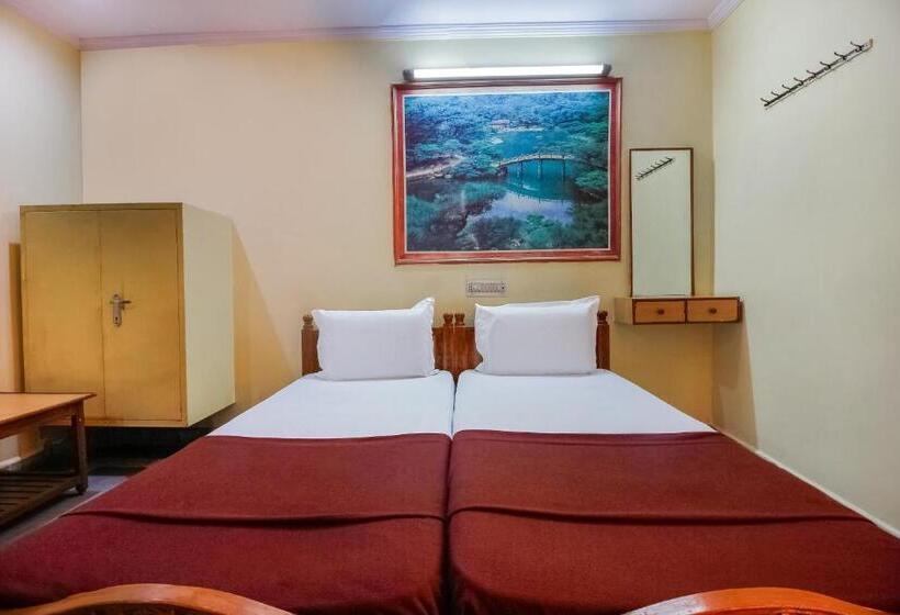 בית מלון כפרי Spot On 37214 Classic Lodge