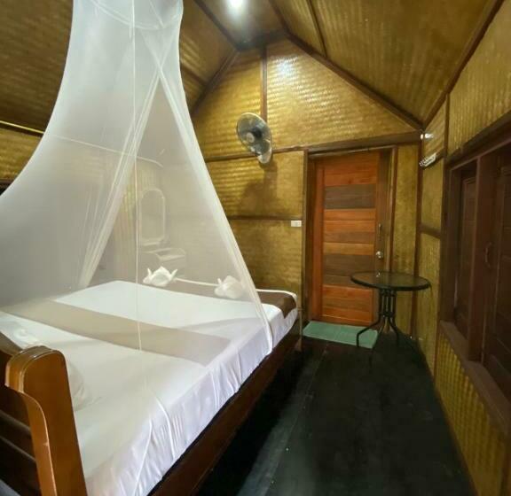 Khaosok Bamboo Huts Resort